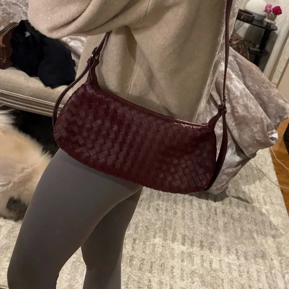 Burgundy Woven Leather Shoulder Crossbody Purse - Picture 5 of 5